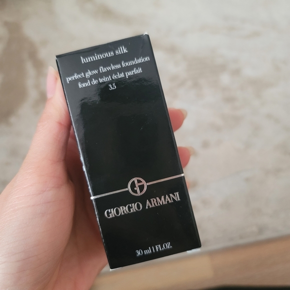 GIORGIO ARMANI Luminous Silk Perfect Glow Flawless Foundation 3.5 - Picture 2 of 4
